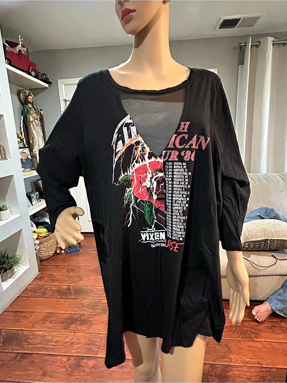 Torrid Graphic Long Sleeve Top in Black & Red Size 3X NWT